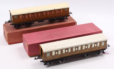 Lot 370 - Two 1937-41 Hornby No.2 Corridor coaches, NE...