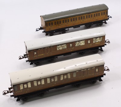 Lot 371 - Three No.2 Hornby bogie coaches NE teak: two...