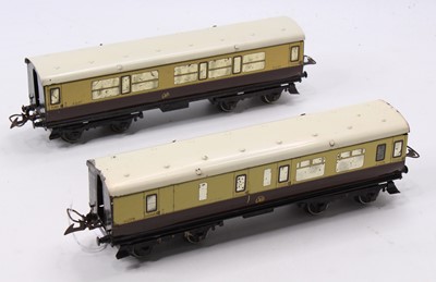 Lot 374 - Two 1937-41 Hornby GW corridor coaches brown &...