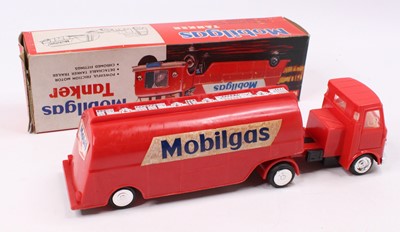 Lot 1765 - A Lucky Toys Telsada plastic friction drive No....