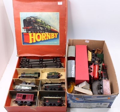 Lot 382 - Mainly Hornby items, one set box and three...