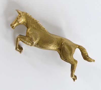 Lot 2509 - A 9ct yellow gold prancing horse brooch, with...