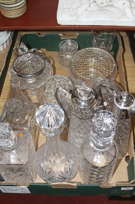 Lot 81 - A collection of glassware, to include...