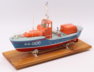 Lot 100 - A plastic kit built model of an RNLI lifeboat,...