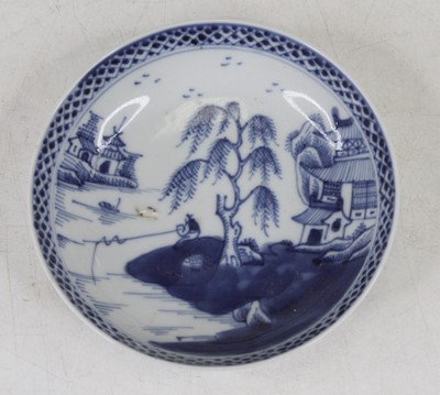 Lot 182 - A Chinese blue and white porcelain dish,...