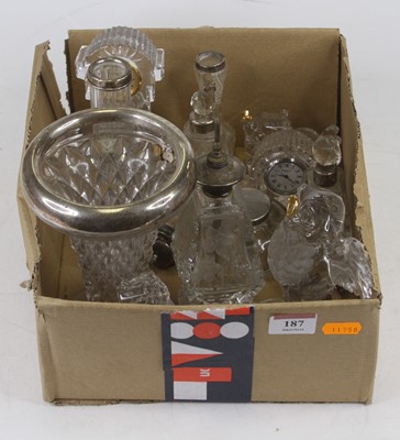 Lot 187 - A collection of glassware to include cut glass...