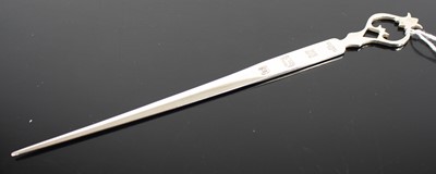 Lot 276 - A modern silver paperknife, maker A Chick &...