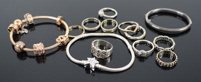 Lot 295 - Assorted costume jewellery to include a...