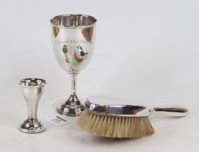 Lot 213 - An Edwardian silver trophy cup engraved...