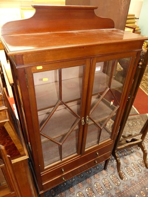 Lot 1229 - An early 20th century mahogany ledgeback...