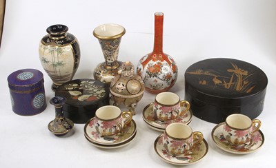 Lot 437 - A collection of Japanese ceramics to include...