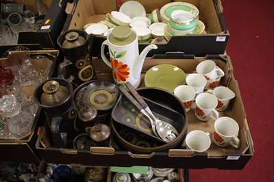 Lot 501 - A collection of coffee and dinner wares to...