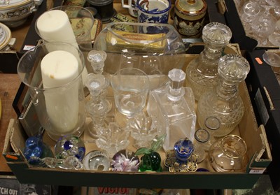 Lot 495 - A collection of glassware to include a pair of...