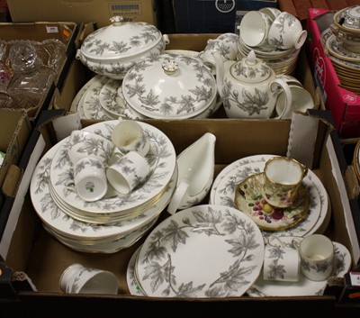 Lot 492 - A Wedgwood Ashford pattern porcelain part tea,...