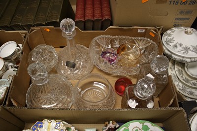 Lot 490 - A collection of glassware to include crystal...