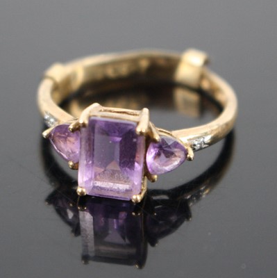 Lot 316 - A 9ct gold amethyst set dress ring, 2g, size N