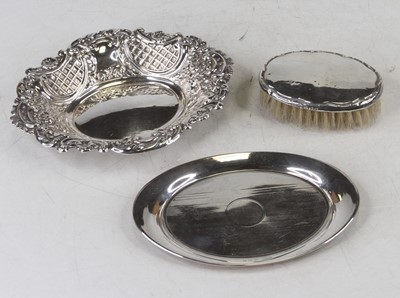 Lot 249 - A George V silver oval tray 14cm, together...