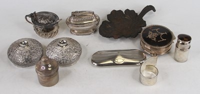 Lot 259 - A mixed lot to include silver and...