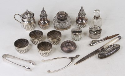 Lot 267 - Assorted silver wares to inlcude various salts,...