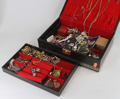 Lot 323 - A jewellery box and contents of assorted...