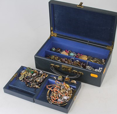 Lot 328 - A jewellery box and contents of assorted...