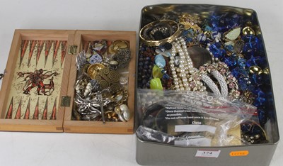 Lot 374 - A collection of assorted costume jewellery to...