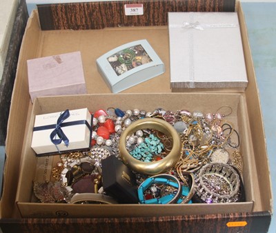 Lot 387 - A box of miscellaneous costume jewellery to...