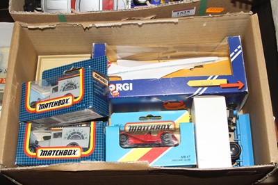 Lot 1585 - A box of modern issue diecast, to include...