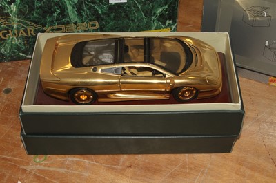 Lot 1644 - 1:43 scale Maisto Classic Collection boxed...