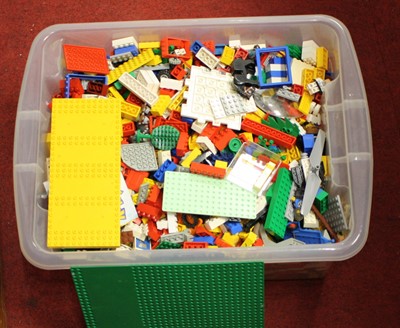 Lot 462 - A box of loose playworn Lego