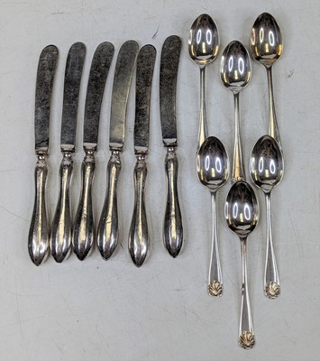 Lot 302 - A set of six George V silver teaspoons, having...