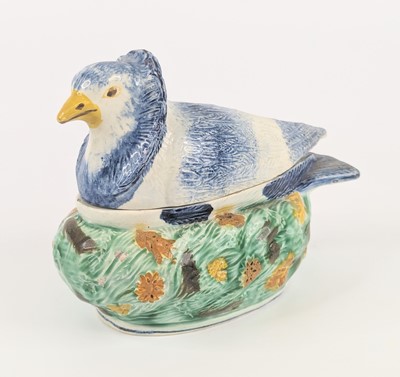 Lot 1115 - A Staffordshire pearlware sauce tureen and...
