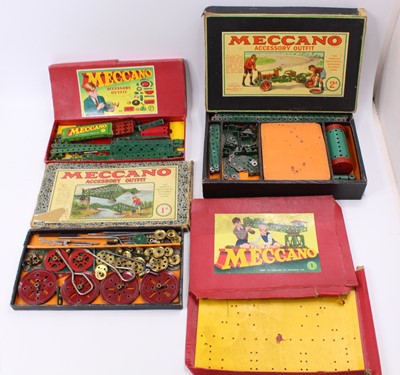 Lot 1739 - A collection of mixed vintage Meccano...