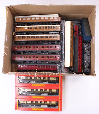 Lot 582 - Approx 45, 00-gauge unboxed bogie coaches...