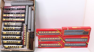 Lot 592 - Seventeen unboxed and seven boxed passenger...