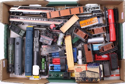 Lot 595 - Tray of mixed unboxed locos & rolling stock:...