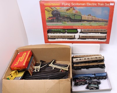 Lot 602 - Collection of Hornby items: R549 Flying...