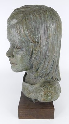 Lot 175 - Mina Sunar (1933-2015) - a bronze portrait...