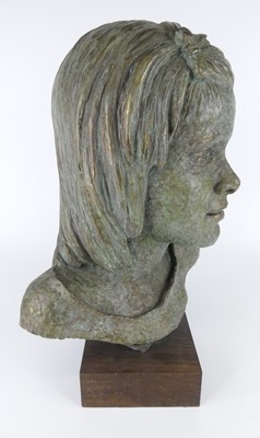 Lot 175 - Mina Sunar (1933-2015) - a bronze portrait...