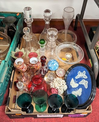 Lot 111 - A collection of glassware to include cut glass...