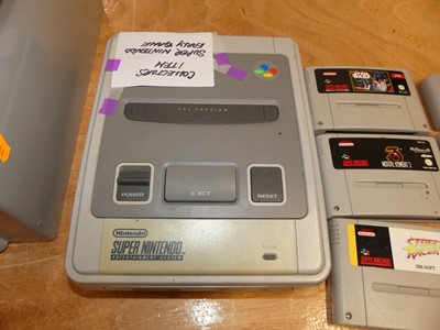 Lot 1532 - A SNES (Super Nintendo Entertainment System)...
