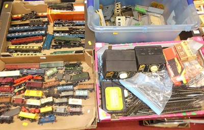 Lot 1548 - Four boxes containing loose 00 gauge models...