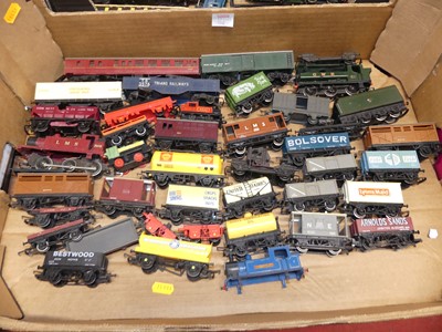 Lot 1548 - Four boxes containing loose 00 gauge models...