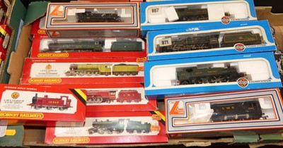 Lot 1552 - Ten 00 gauge Hornby and Airfix Models to...