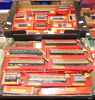 Lot 1553 - Three boxes containing 00 gauge Hornby...