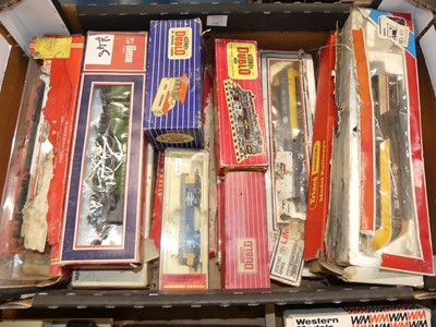Lot 1588 - Various 00 and N gauge models to include Lima...