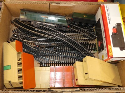 Lot 1619 - A small quantity of 00 gauge related models to...