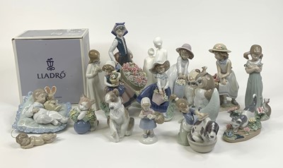 Lot 137 - A collection of sixteen Lladro, Nao and Royal...