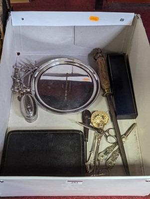 Lot 281 - A collection of silver plated items to include...