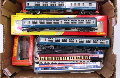 Lot 342 - Fourteen Hornby coaches: 4 x Network South...